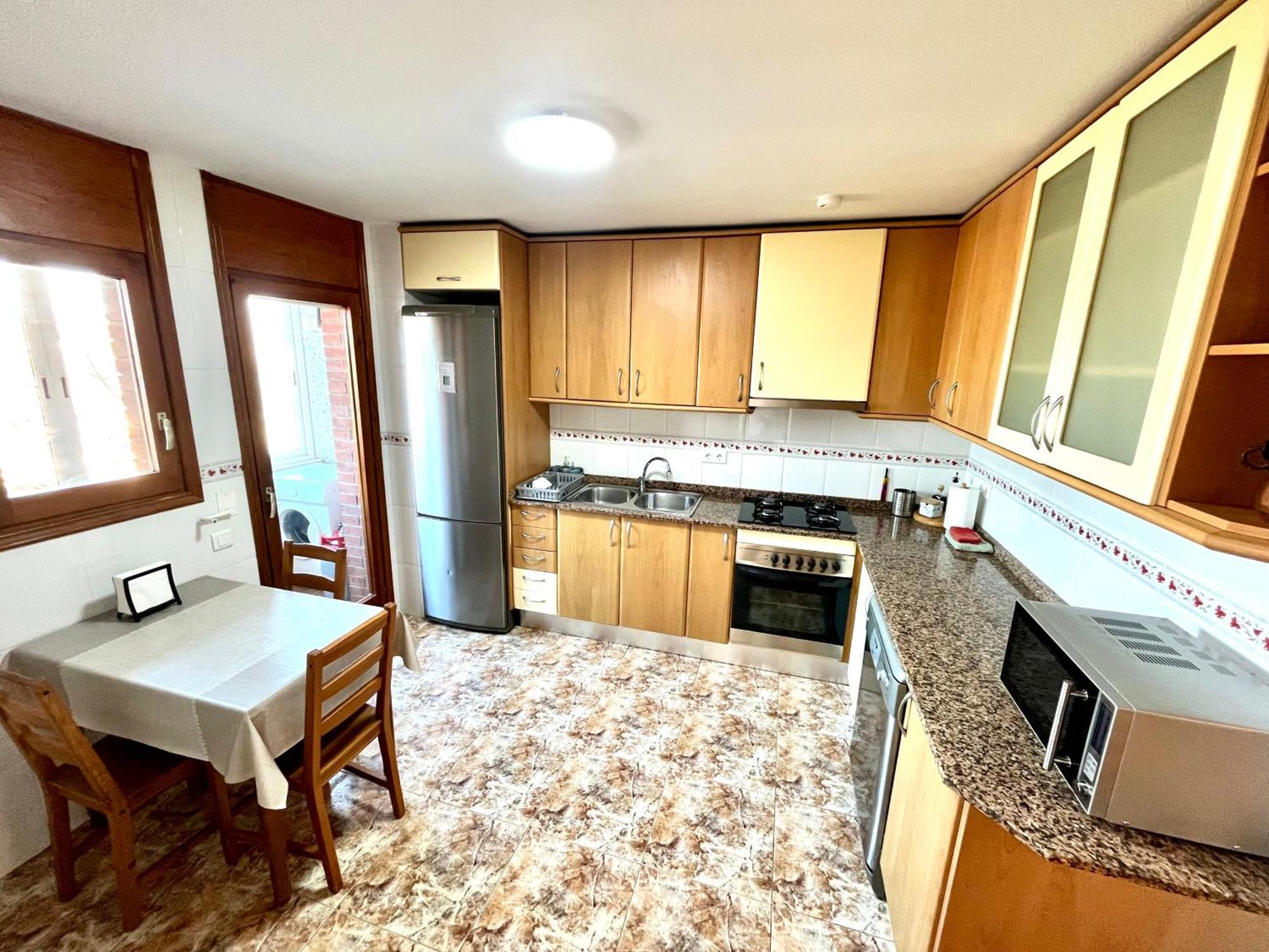 Amplio Apartamento, 5 Camas Sant Esteve Sesrovires Exterior foto